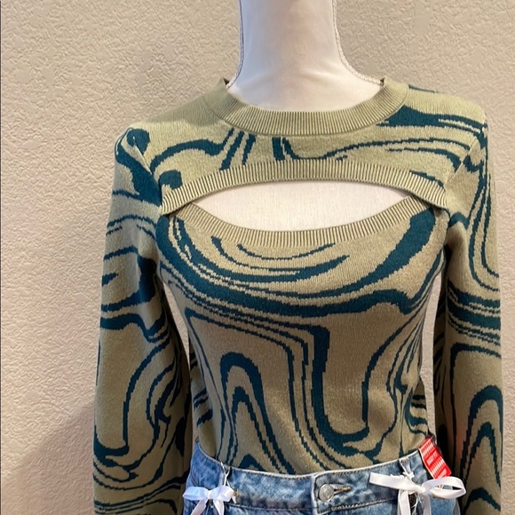 Chic Buckle Cutout Sweater - Picture 2 of 7